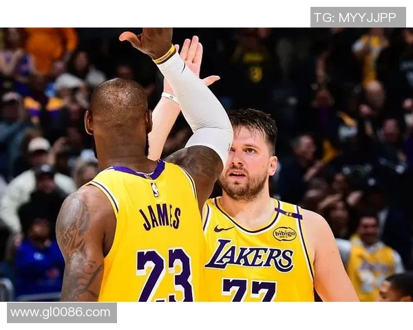 湖人队与火箭队激战正酣精彩瞬间回顾与战术分析